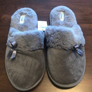 Soma slippers. NWT. Large (size 8/9)